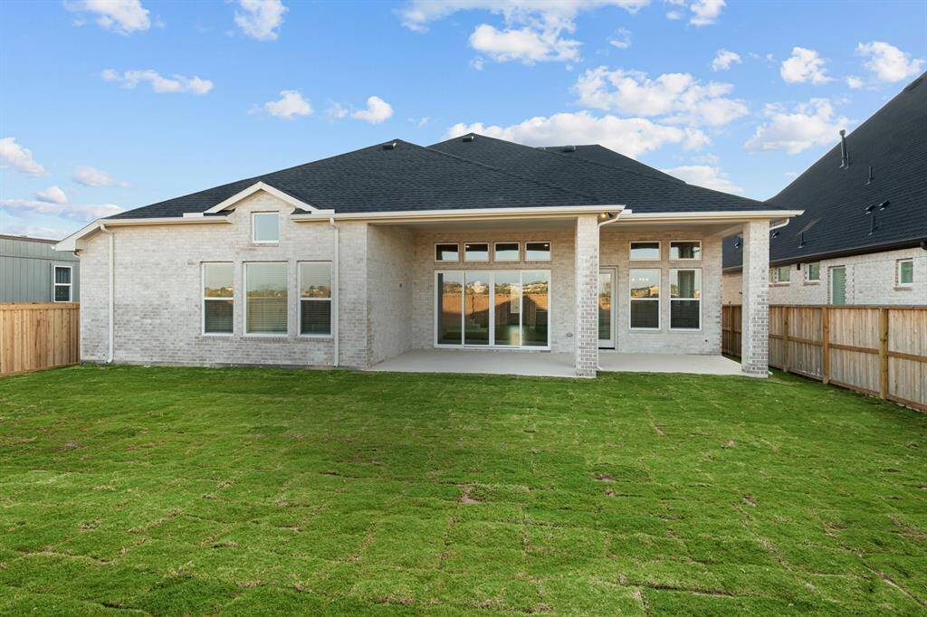 Welcome to The Broomfield by David Weekley Homes. Move-In-Ready Now!