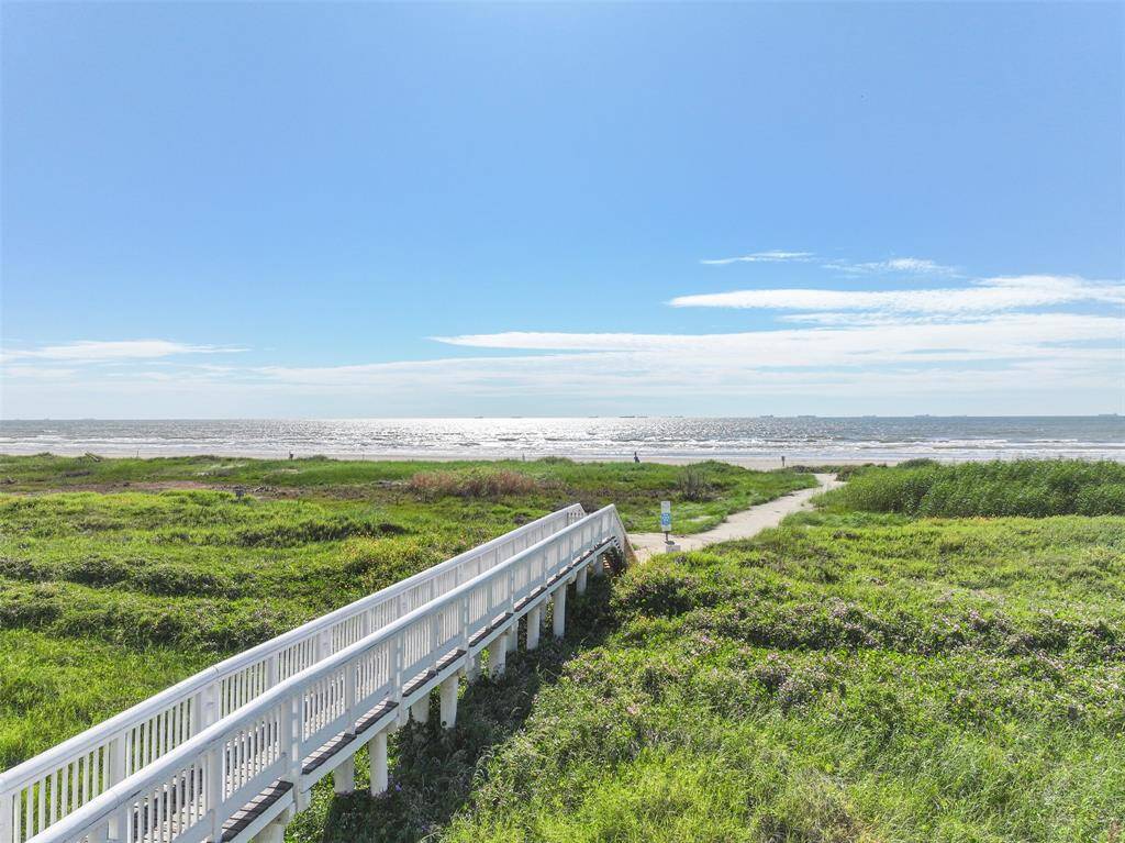 Walkway to the Beach NEXT TO THIS LOT