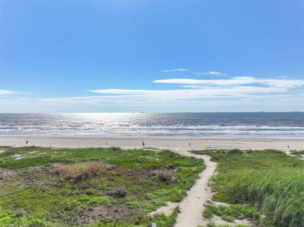 EASY BEACH ACCESS