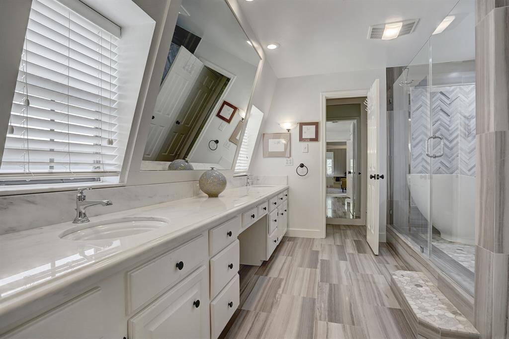 Beautifully updated Primary Bathroom