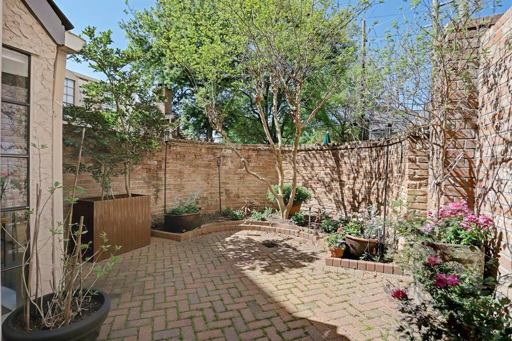 Front Patio Space would be perfect for outdoor dining and entertaining.