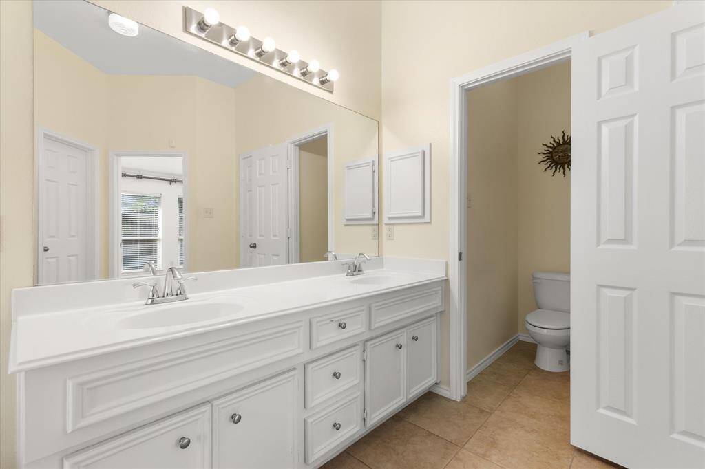 Dual sinks with vanity area gives everyone lots of room.