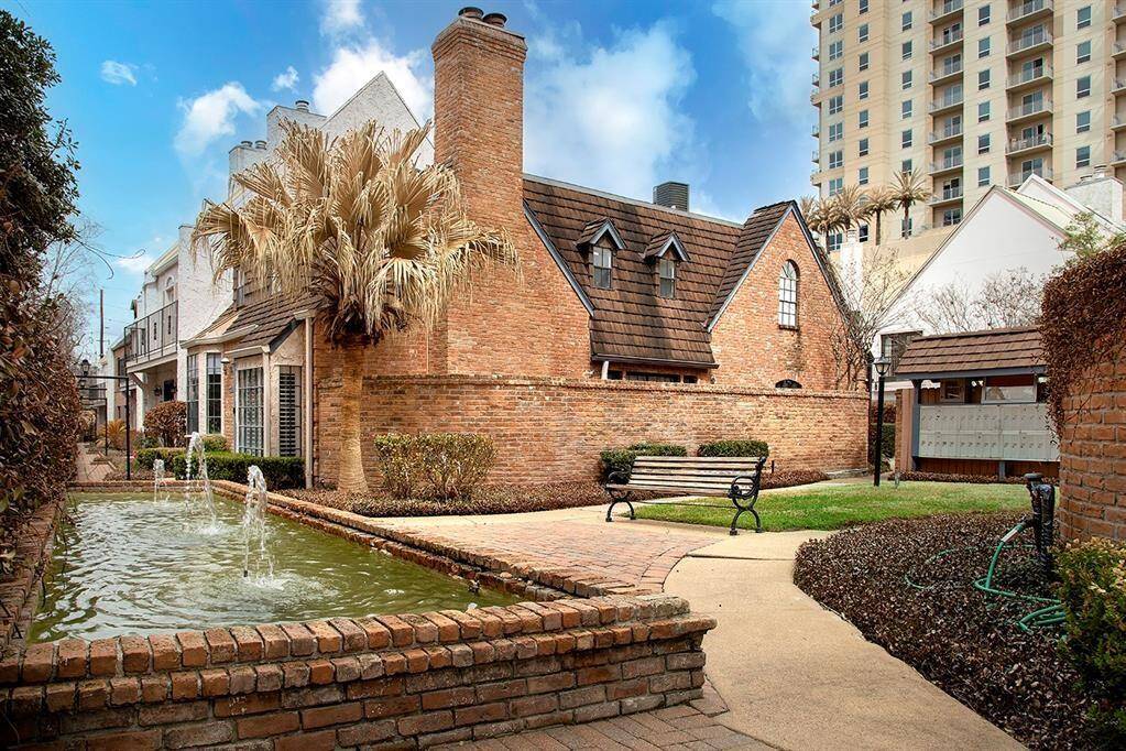 Area Fountain.