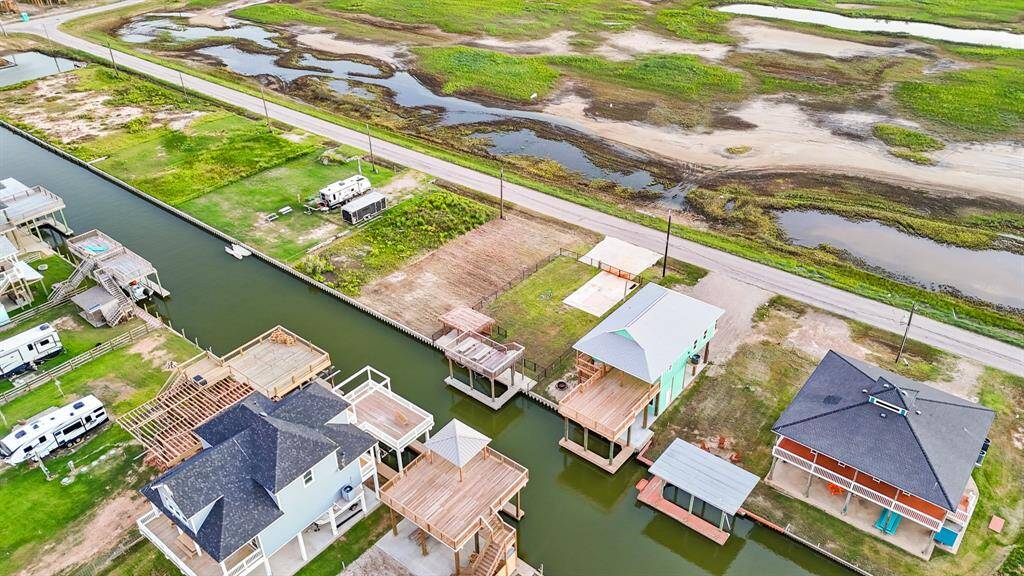 Easy access from Bluewater Highway!