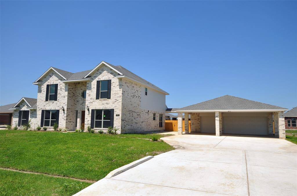 Cervelle is well known for exceptional garage options. This on is 30 by 40 with a 3 car porte cohere out front.