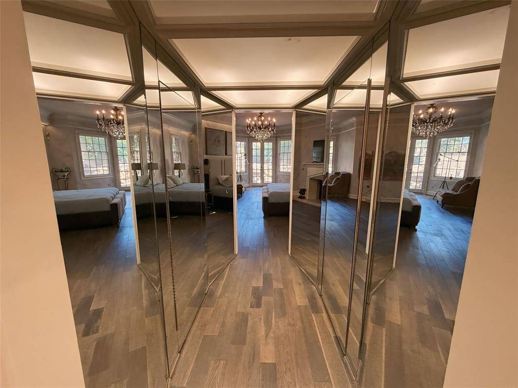 Primary Bath passage to Primary Suite