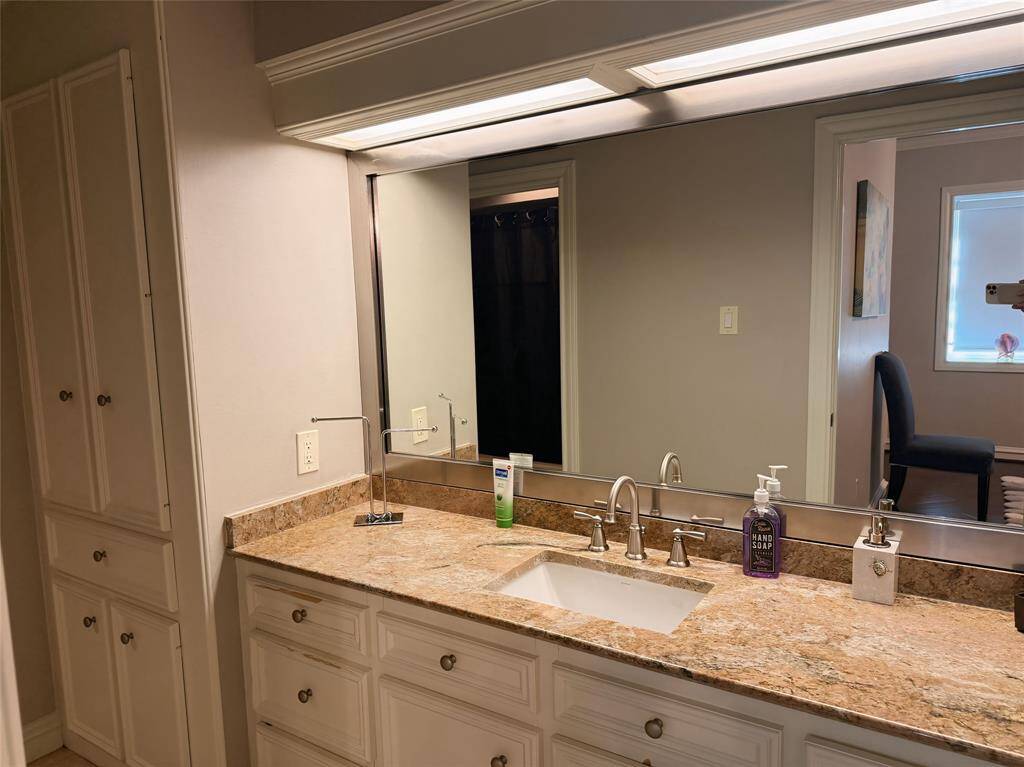 On-suite Bath to bedroom