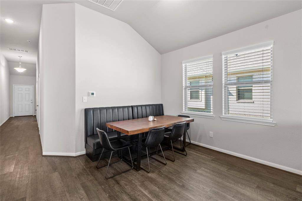 Plenty of space for family gatherings!