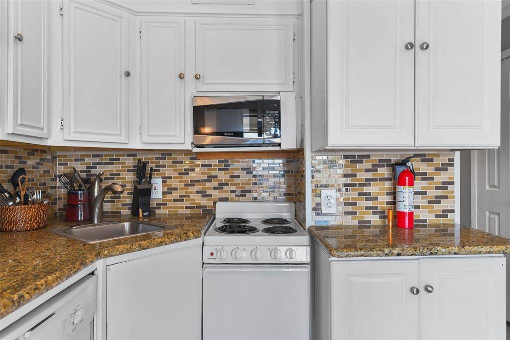 With great storage and all the essentials—including a microwave, electric stove, and dishwasher—this kitchen is ready for your next culinary creation!