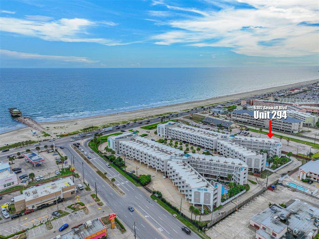 Casa del Mar is located near the coastline with convenient beach access.