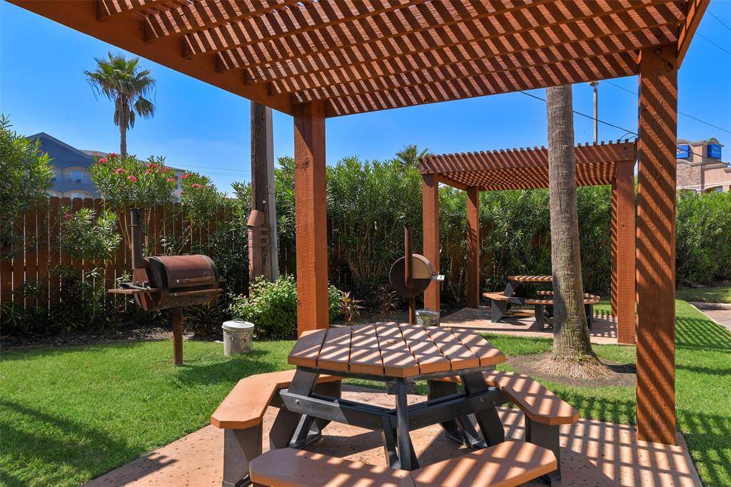 Enjoy the convenience of a charming picnic area, complete with tables and a barbecue pit, perfect for outdoor gatherings and seaside grilling as part of this inviting complex!