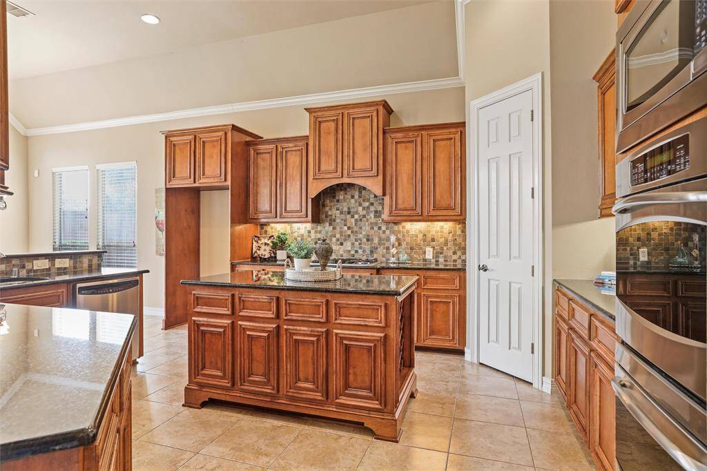 Elevate your entertaining with built-in double ovens, perfect for holiday feasts and gatherings.