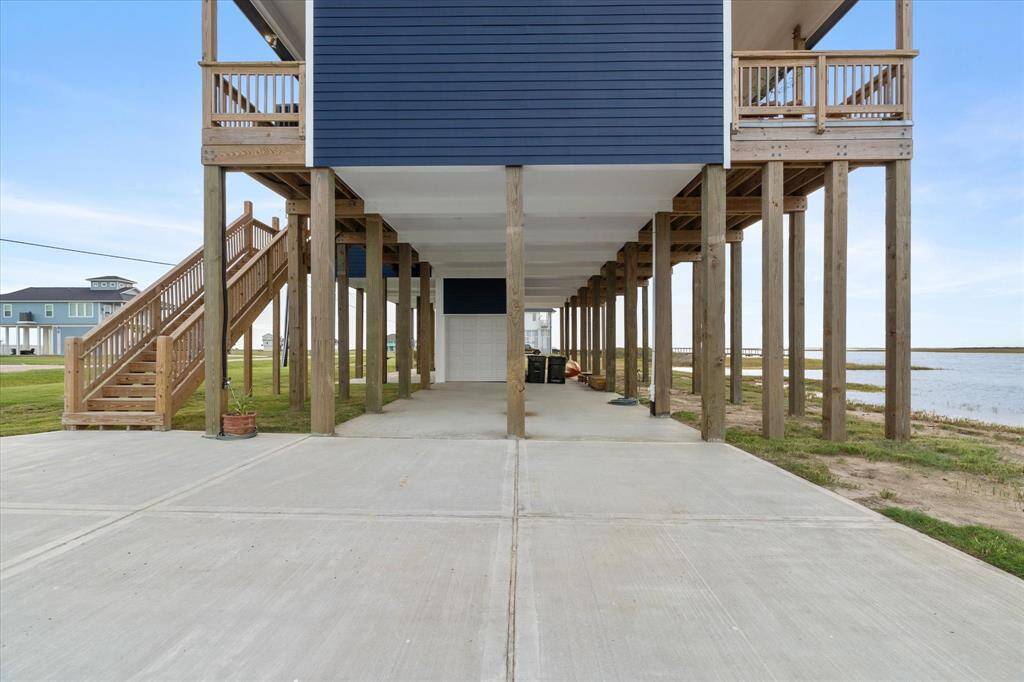 Additional parking and garage for storage