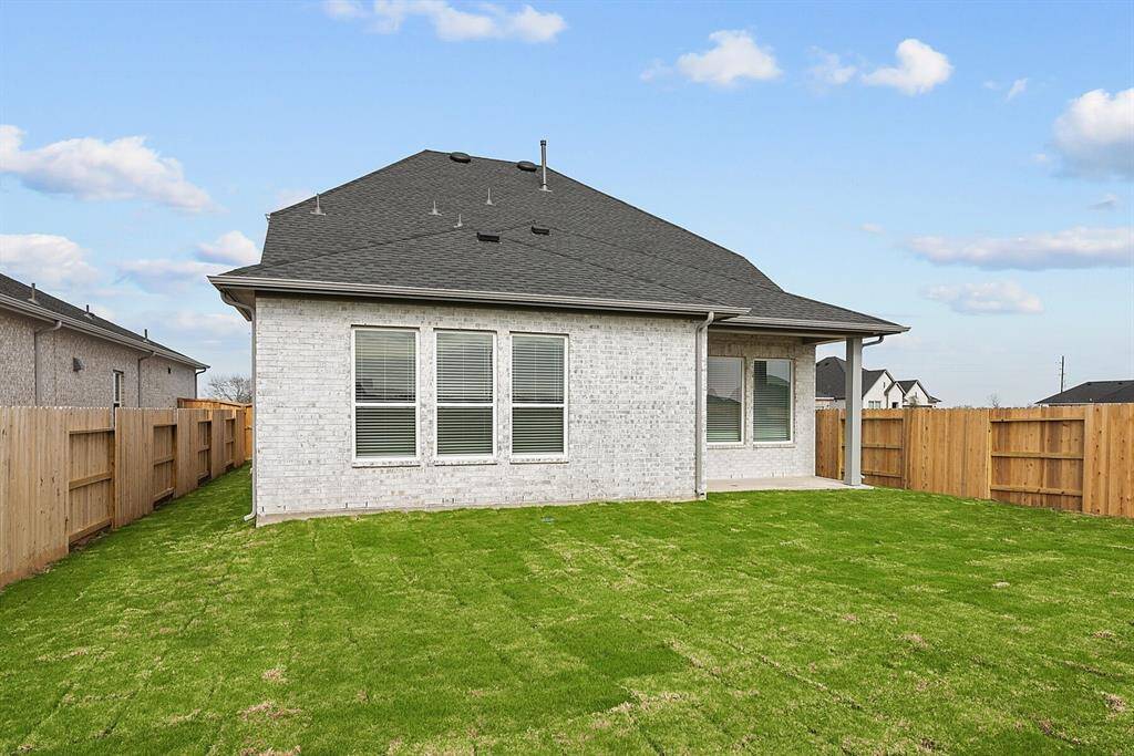 Welcome to The Ivyridge by David Weekley Homes. Move-In-Ready Now!