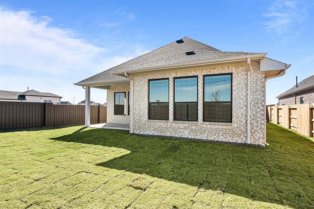 Welcome to The Gardenia by David Weekley Homes. Move-In-Ready Now!