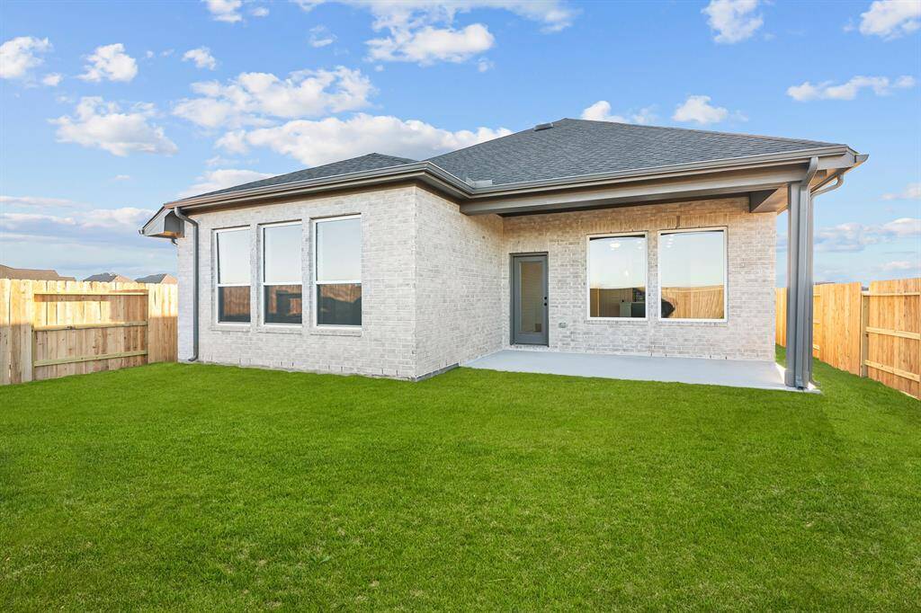 Welcome to The Gardenia by David Weekley Homes. Move-In-Ready Now!