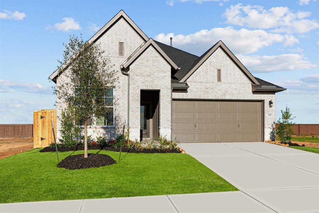 Welcome to The Gardenia by David Weekley Homes. Move-In-Ready Now!