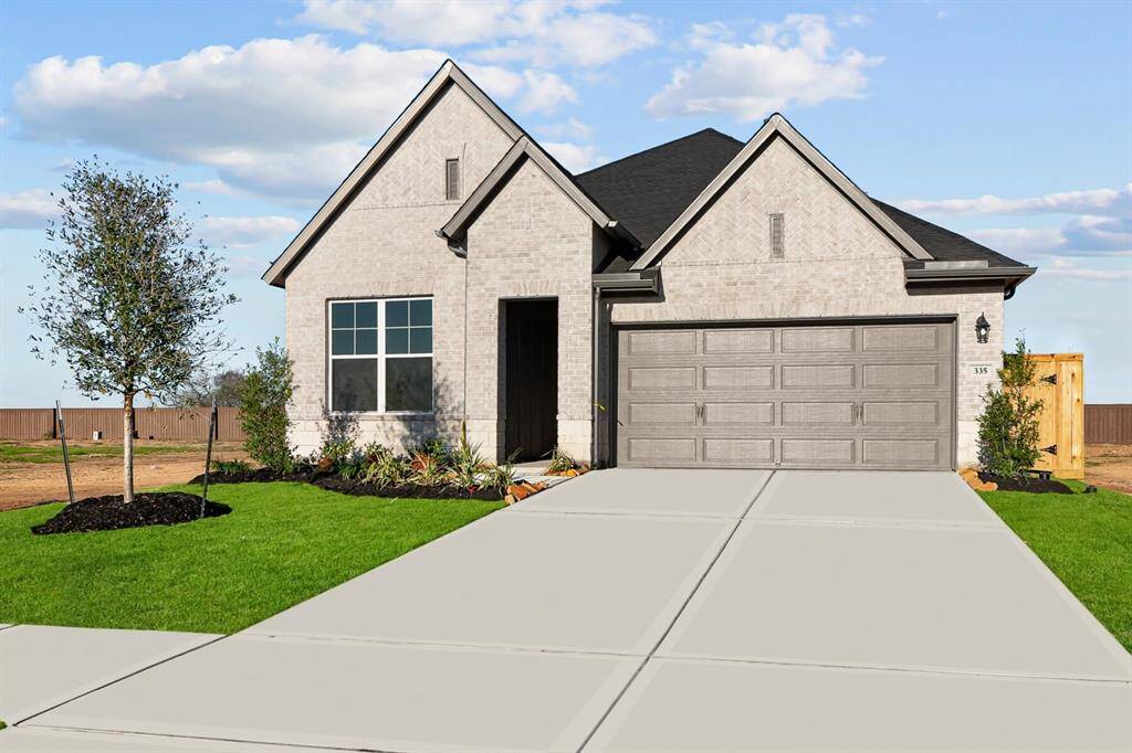 Welcome to The Gardenia by David Weekley Homes. Move-In-Ready Now!