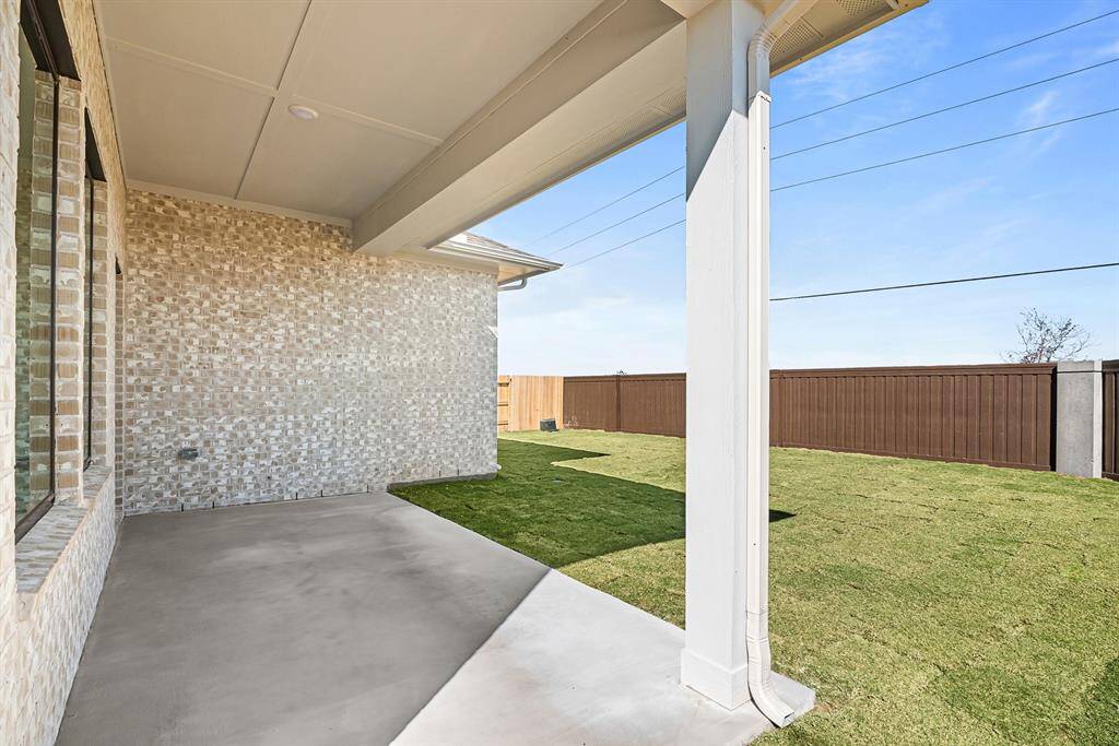 Welcome to The Gardenia by David Weekley Homes. Move-In-Ready Now!