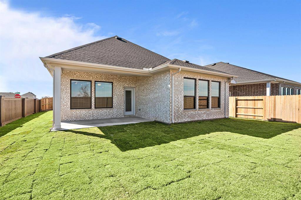 Welcome to The Gardenia by David Weekley Homes. Move-In-Ready Now!