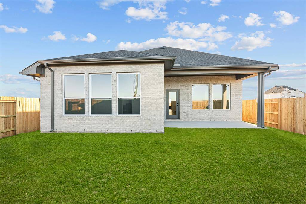 Welcome to The Gardenia by David Weekley Homes. Move-In-Ready Now!