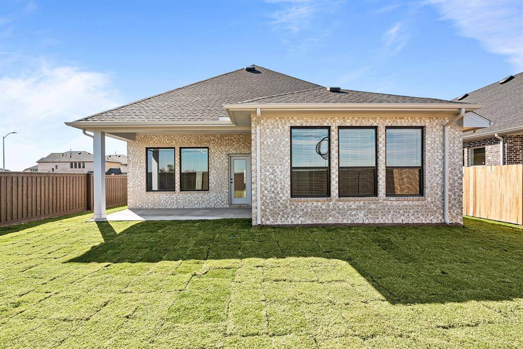 Welcome to The Gardenia by David Weekley Homes. Move-In-Ready Now!