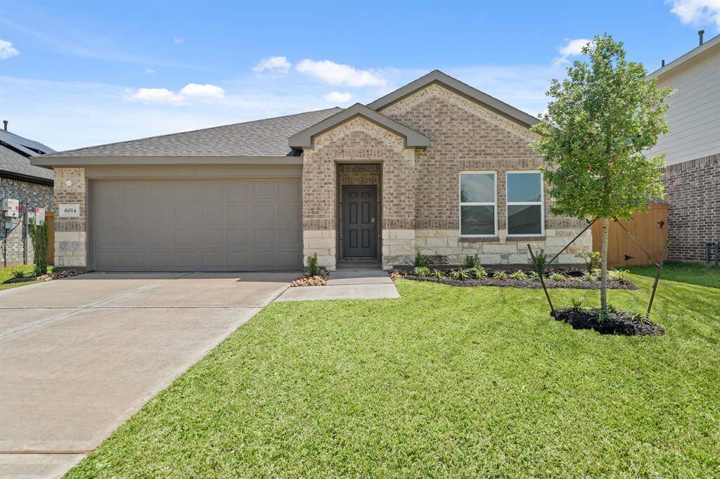 Great Curb Appeal!