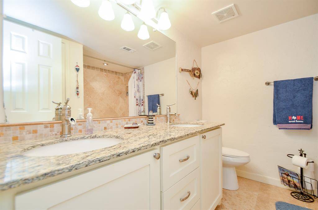 Primary full Bathroom.