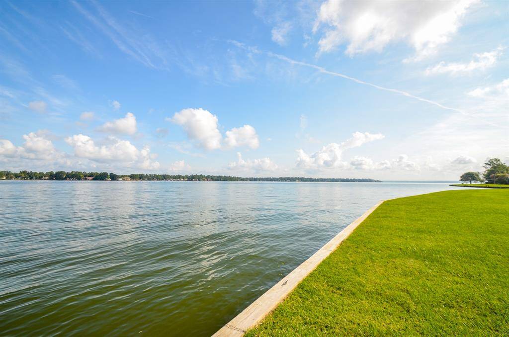 Super short walk from the house to the Lake. Great for fishing or just setting up a chair and watching the sunset.