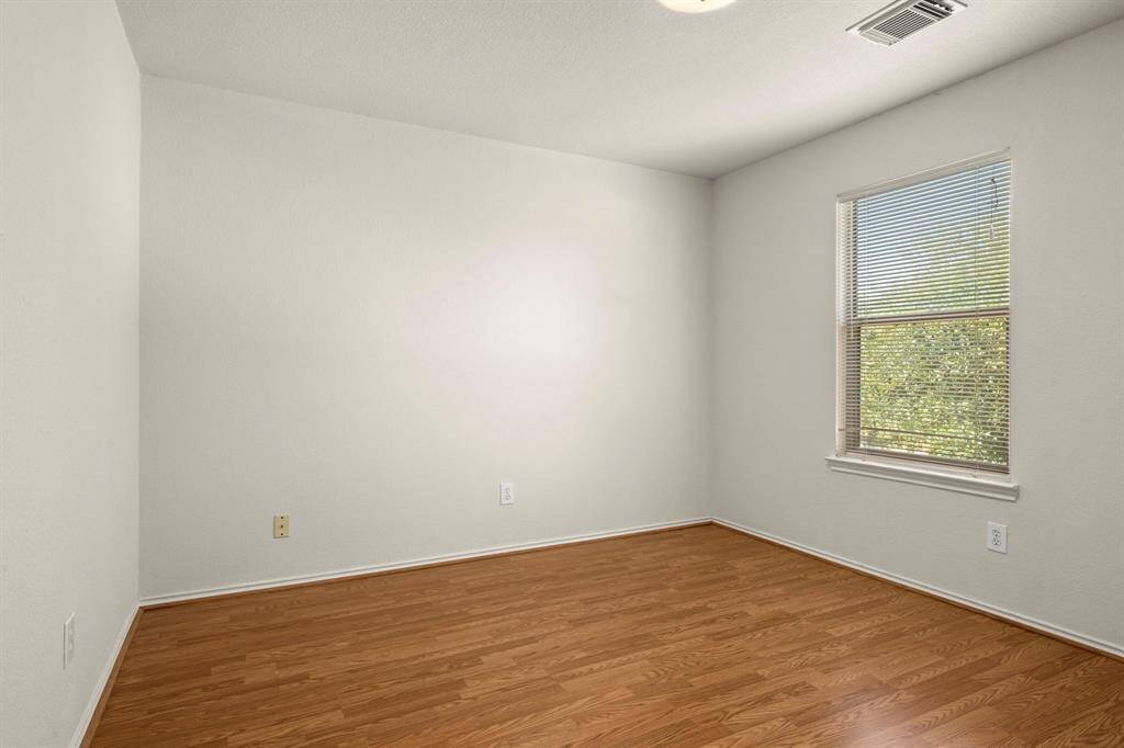 2nd Bedroom Up. Good Size Closet Too.