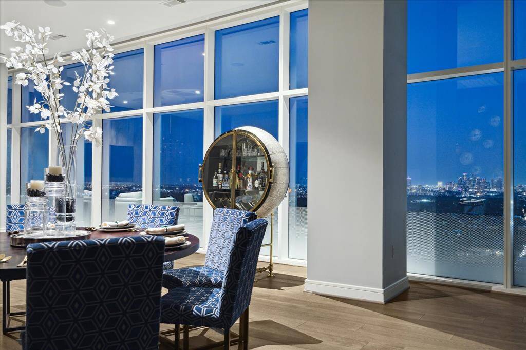 Scenic Cityscape Dining View