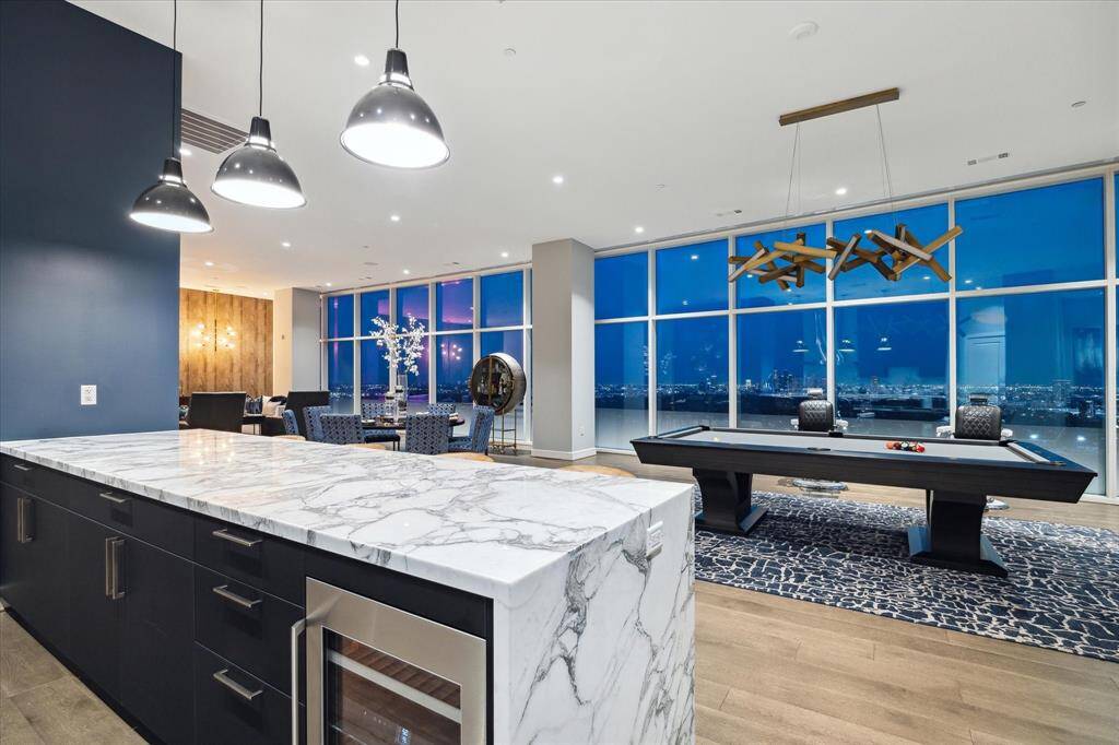 Seamlessly blending the modern kitchen with the living space, this home features breathtaking skyline views, creating a warm and inviting atmosphere perfect for entertaining or relaxation.