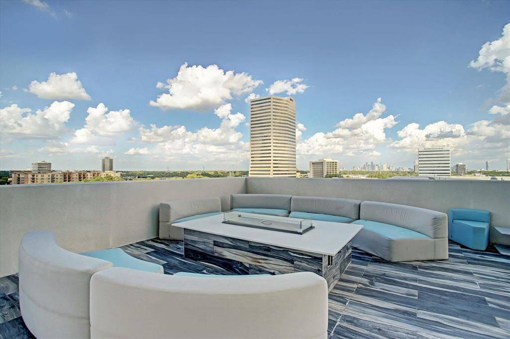 Sky deck lounge with Panoramic City Views