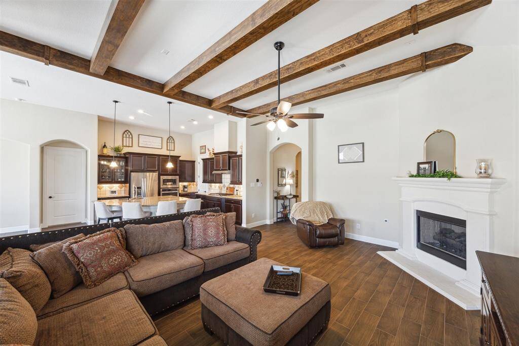 Great open floorplan.