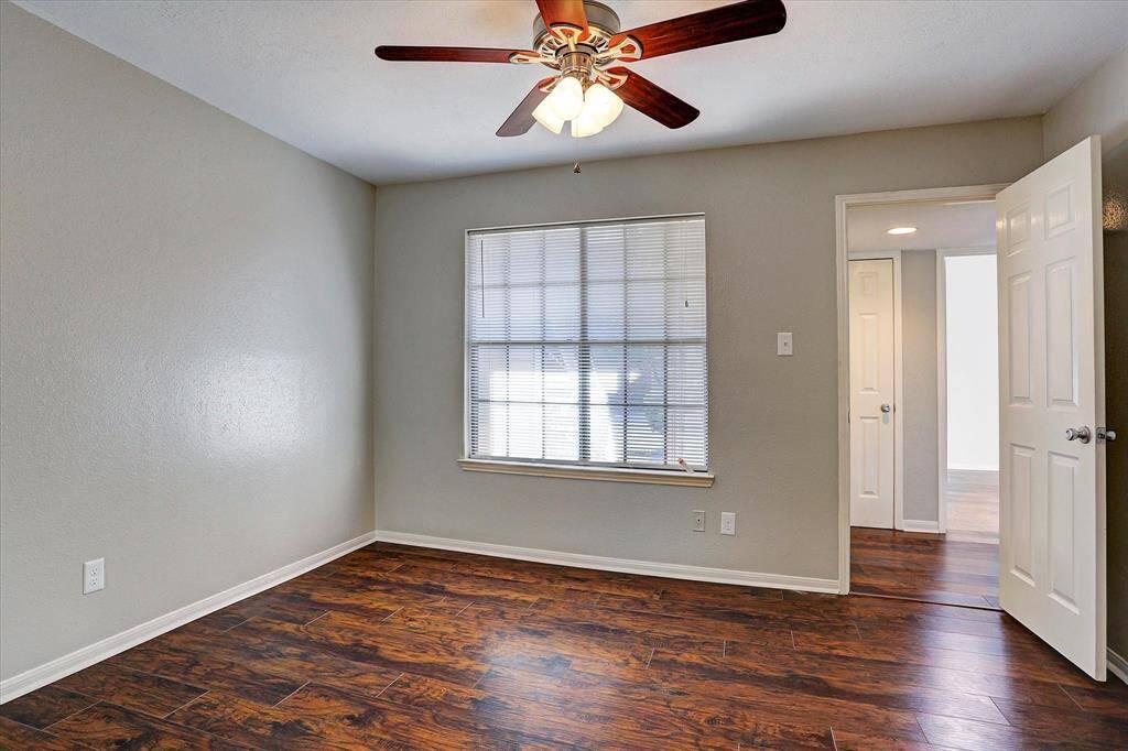 Secondary bedroom