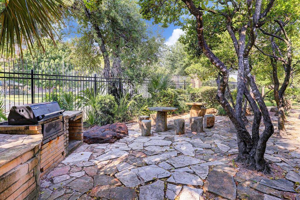 Outdoor common space