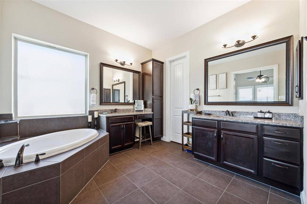 2 sinks + vanity area.