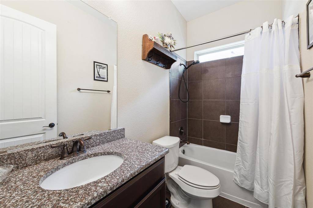 Hall bath with tub/shower combo.