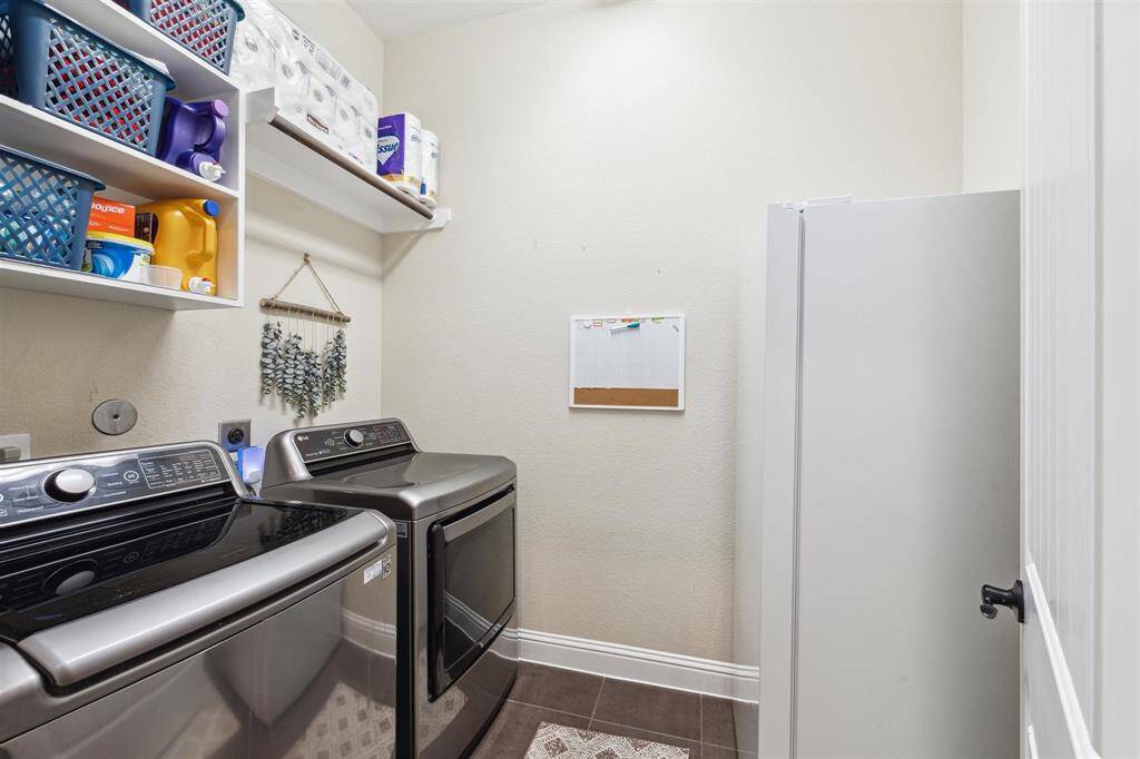 Spacious laundry room.