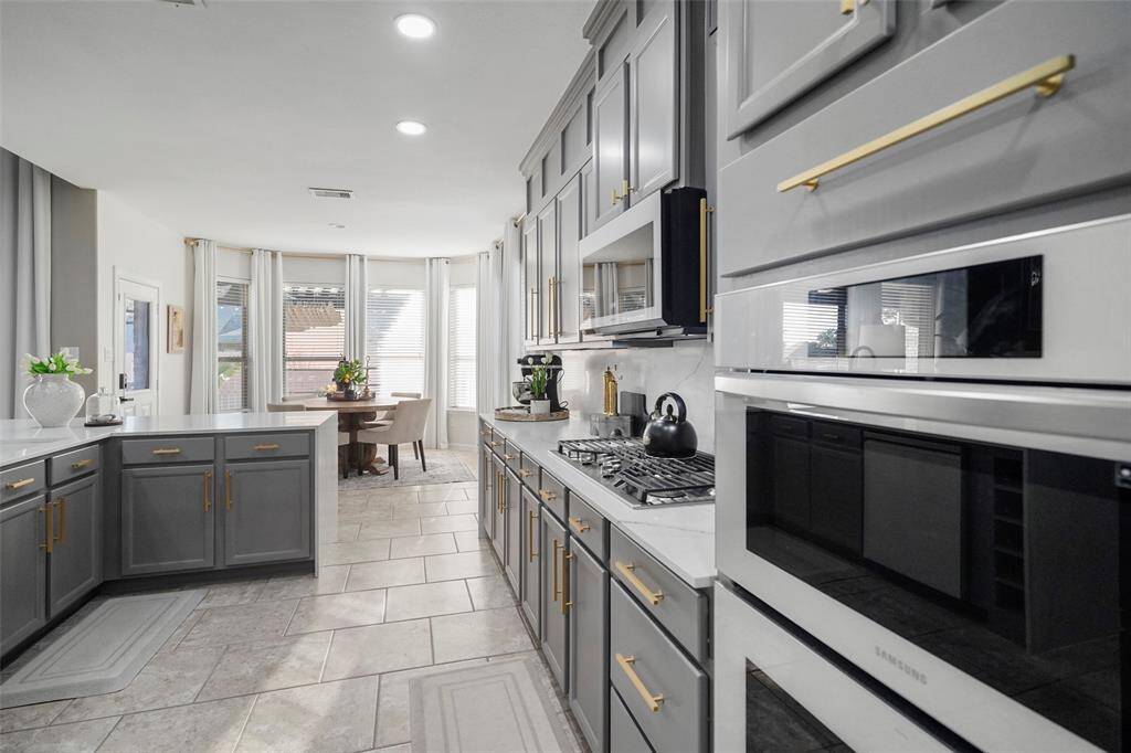 Built in oven with warming drawer, which also doubles as a second oven, pan storage, drawers for pots and gas cooktop makes this kitchen a dream for the chef and non-chef alike!