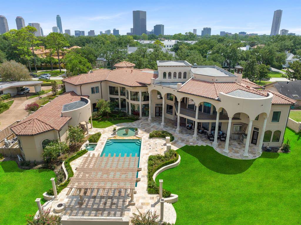 This is the largest home ever offered in Tanglewood, a neighborhood whose charm lies in its serene vibe as well as its proximity to the city’s finest amenities.