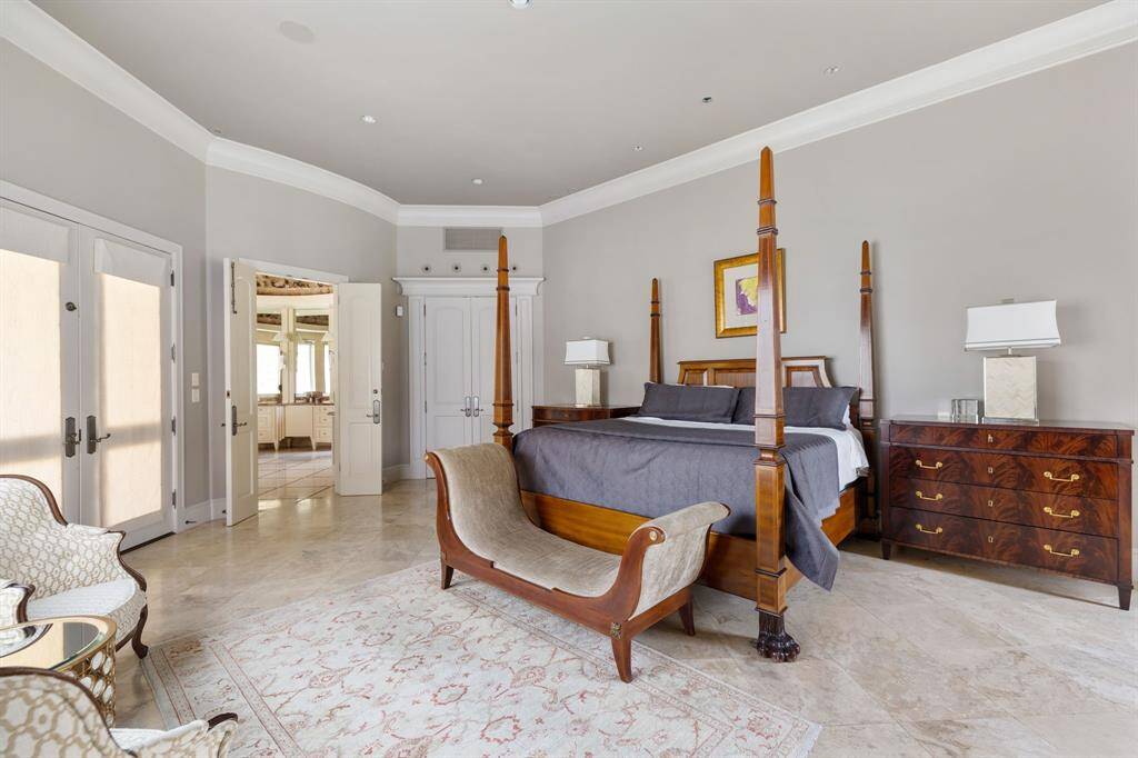 [Master Suite] The Athenaeum in the Suite provides a comfortable reading nook, or a place to watch your favorite gothic love story. Above is a tray ceiling fortified by stone columns, and a seamless view of the lush gardens.