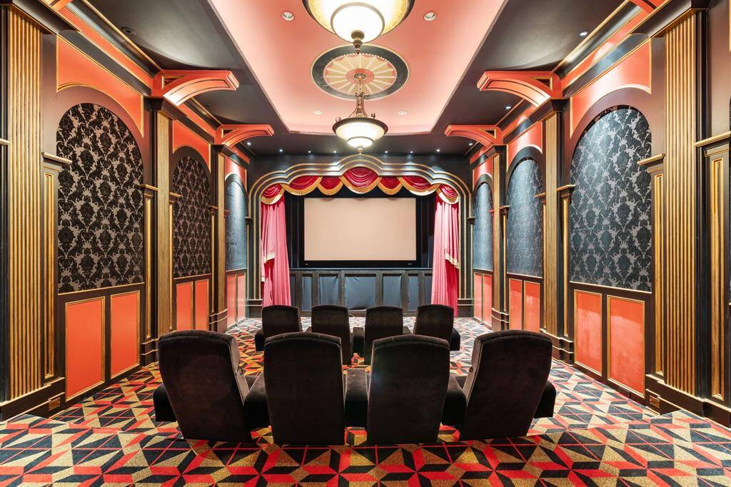 [Theatre] ...to the hallway leading in you are transported back to a more glamorous time.