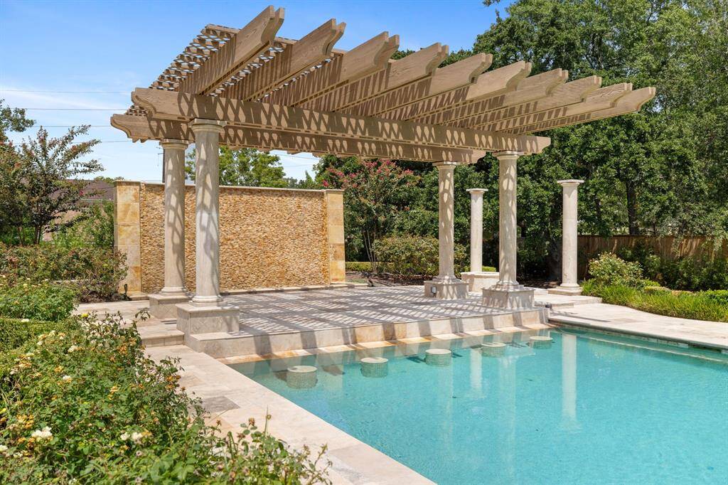 Behold the soothing sounds of flowing water down the Waterwall. Choose shade, or sun and supp on the built-in chairs and stools.