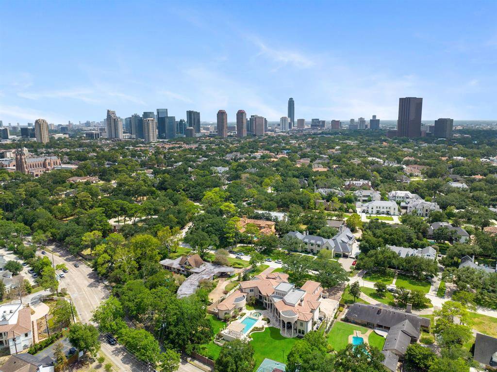 Tanglewood: Less of a enclave, more of a lifestyle. Tanglewood offers 24/7 Courtesy Patrol, easy access to all major freeways, business districts, parks as well as world class dining and shopping! Take scenic morning and evening strolls on the Tanglewood walking trail nearby.