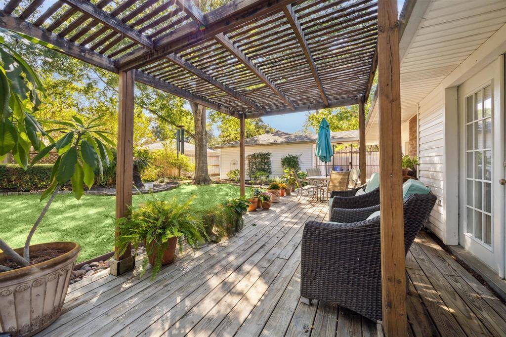 Beautiful and tranquil backyard oasis