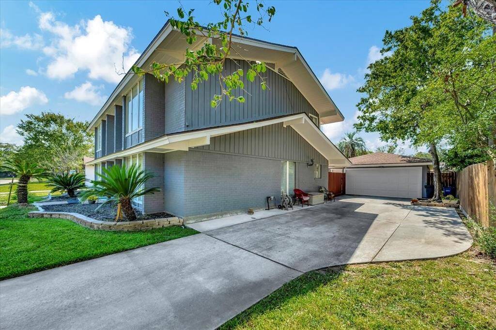 Welcome to this beautiful home in desirable Clear Lake Forest.  Great beginnings and memories begin here.  Call your agent today for a guided tour.