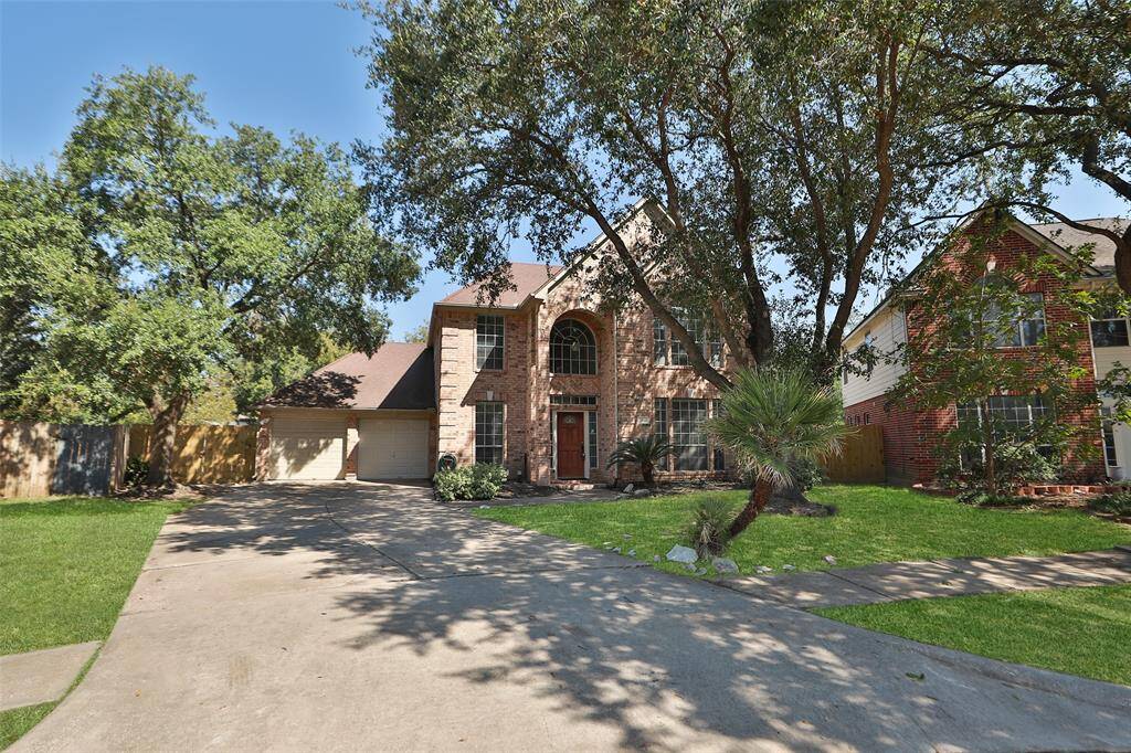 Welcome to 12546 Castlestone Drive, located in a quiet community close to 1960, 8 and Grand Parkway. Minutes from downtown.