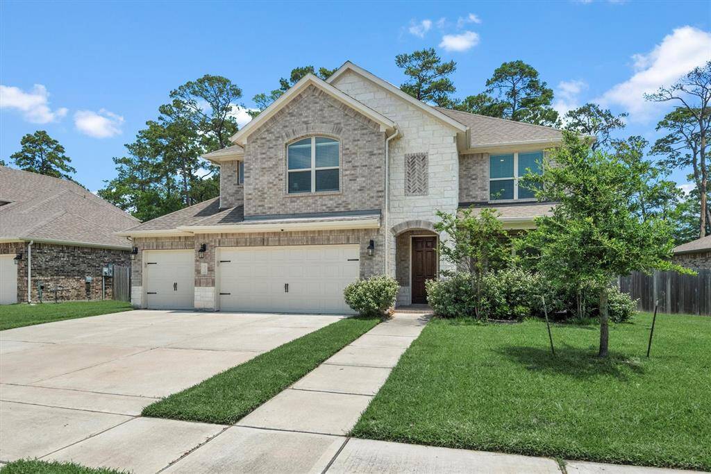 Boasts a 4  car tandem garage, that will be perfect for storing a boat or jet ski.