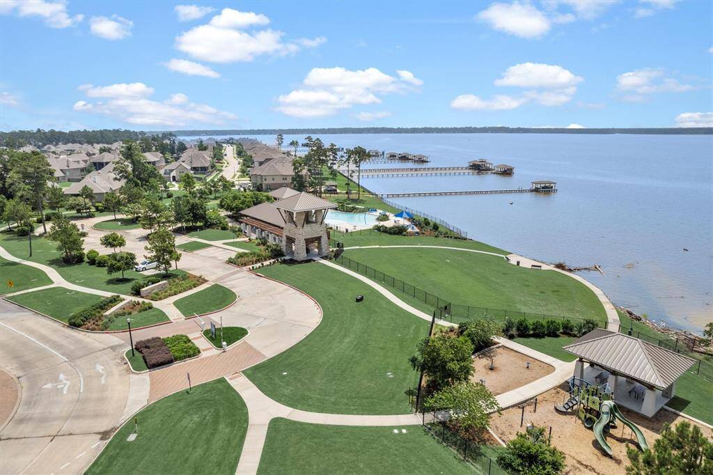 This neighborhood is Located right off Lake Houston so you can enjoy the lake with your boats or jet skis! The amenities include a Pool, Park and Club house.